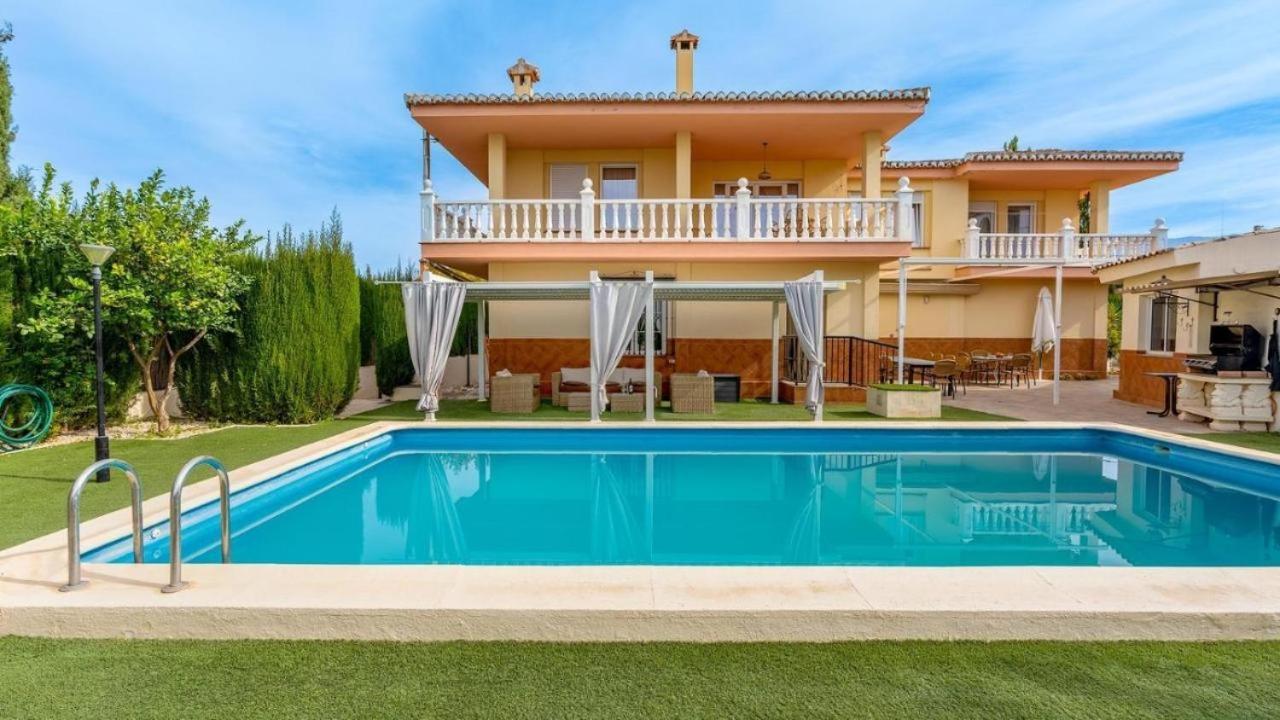 Villa De La Acacia Gojar Екстериор снимка