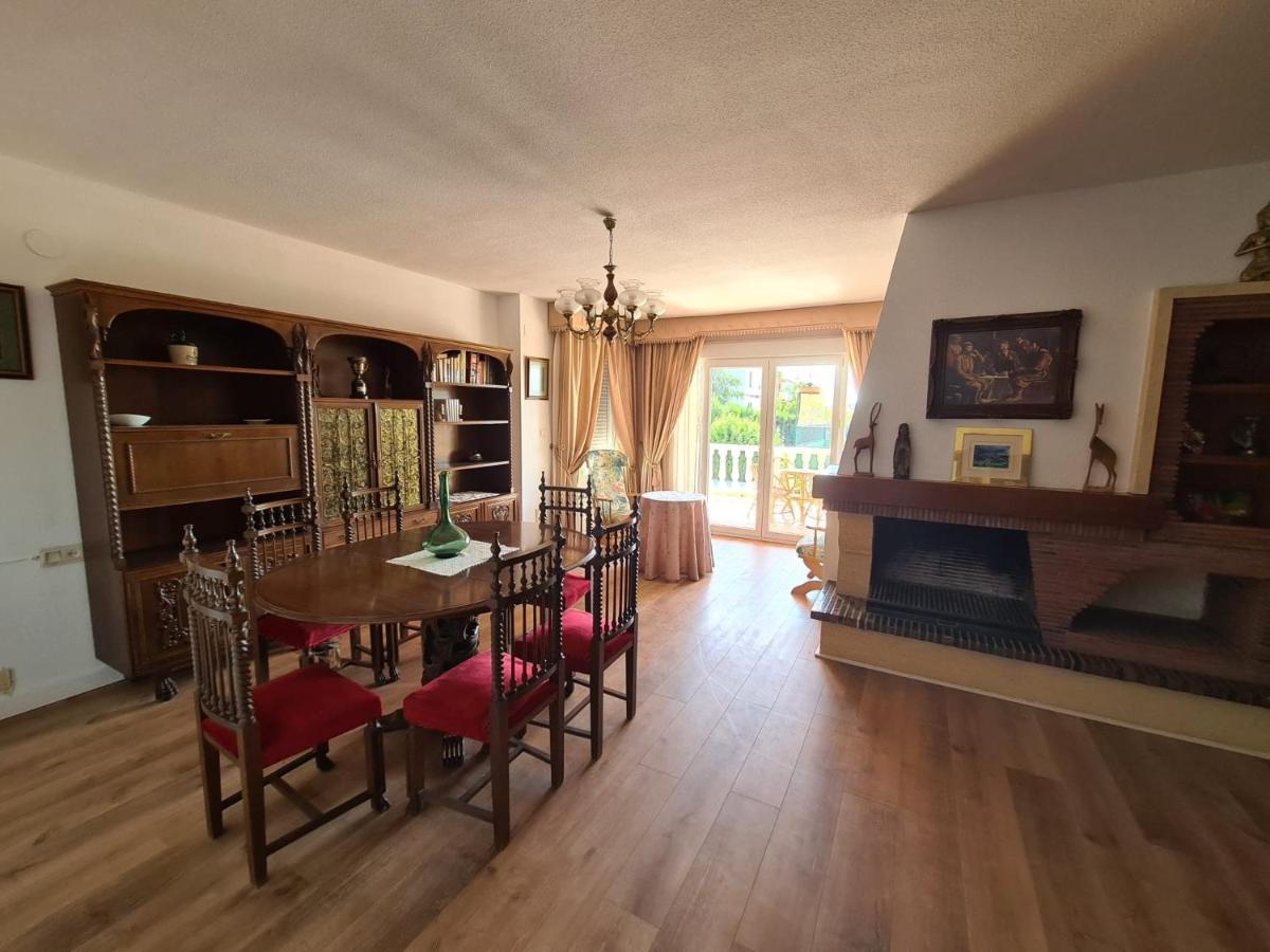 Villa De La Acacia Gojar Екстериор снимка