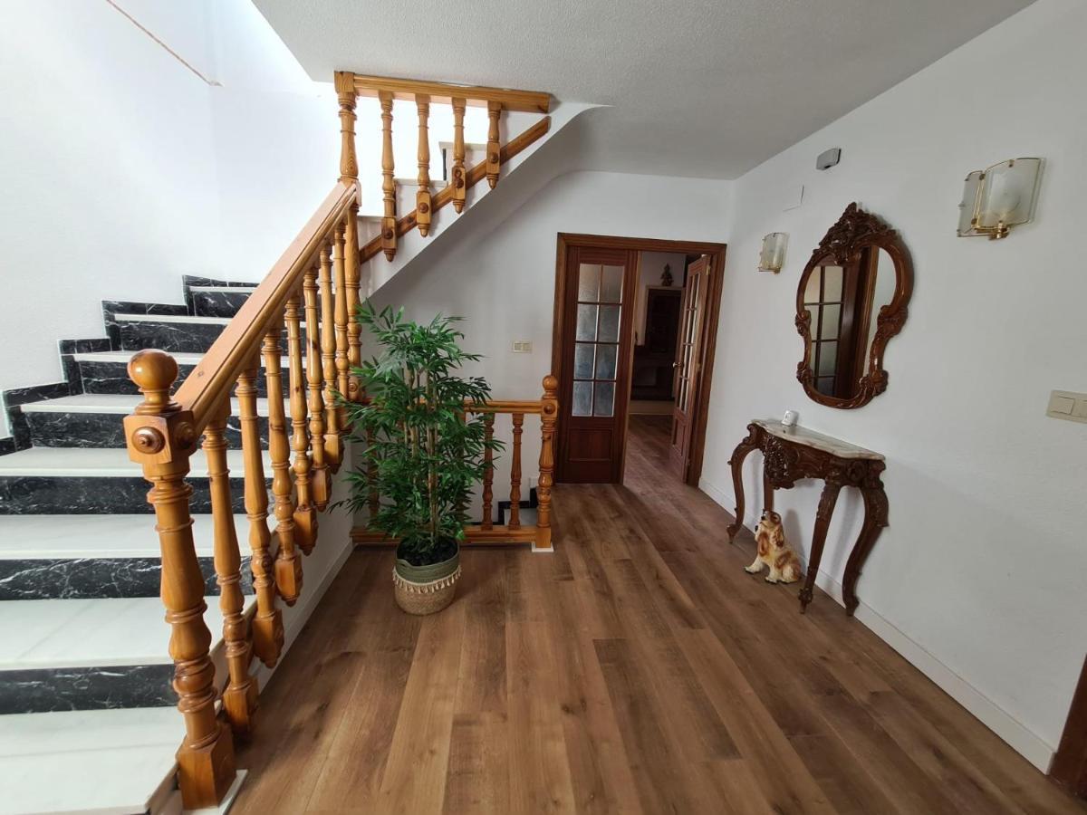 Villa De La Acacia Gojar Екстериор снимка
