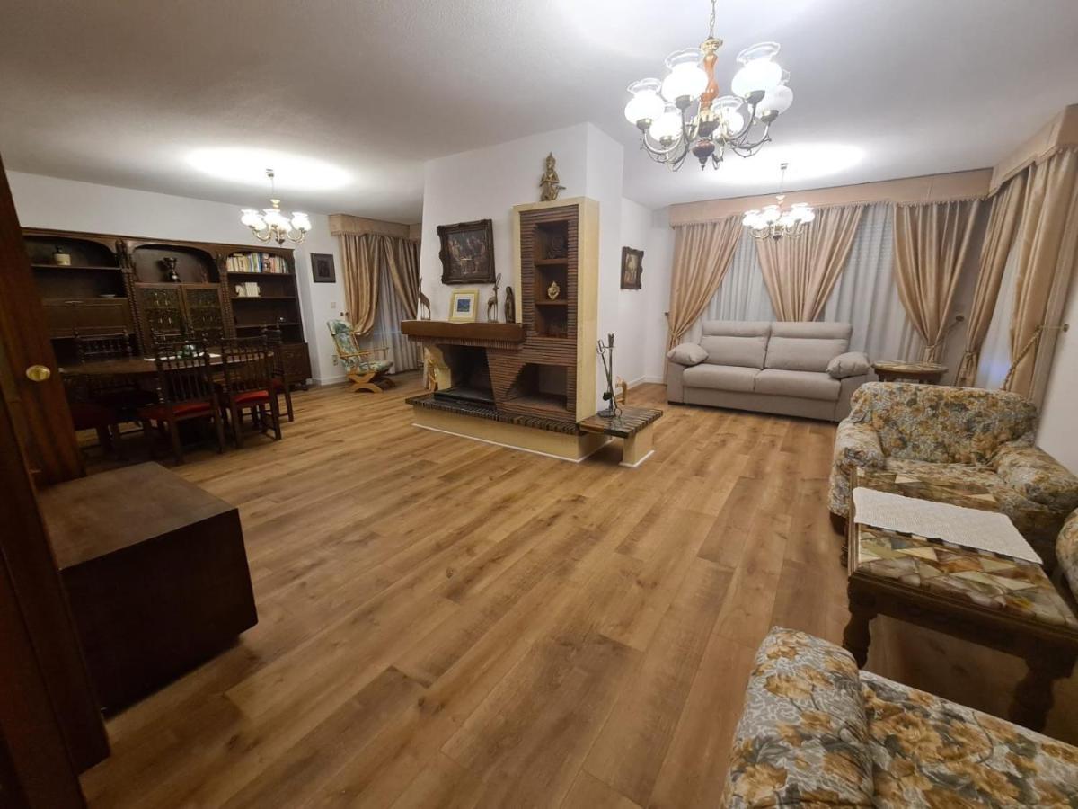 Villa De La Acacia Gojar Екстериор снимка