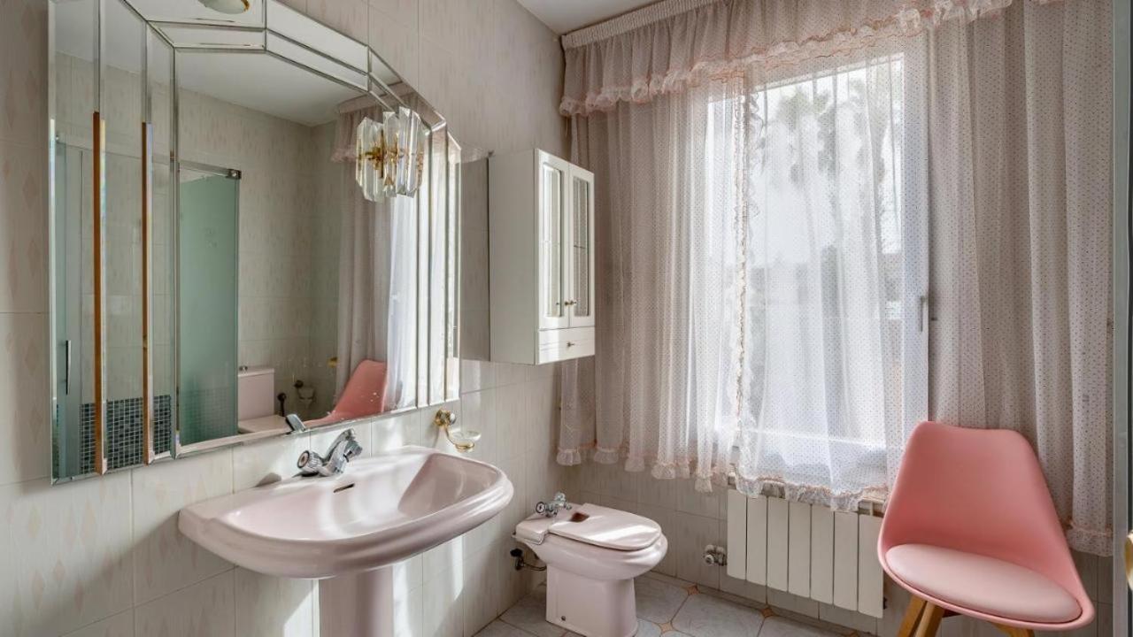 Villa De La Acacia Gojar Екстериор снимка