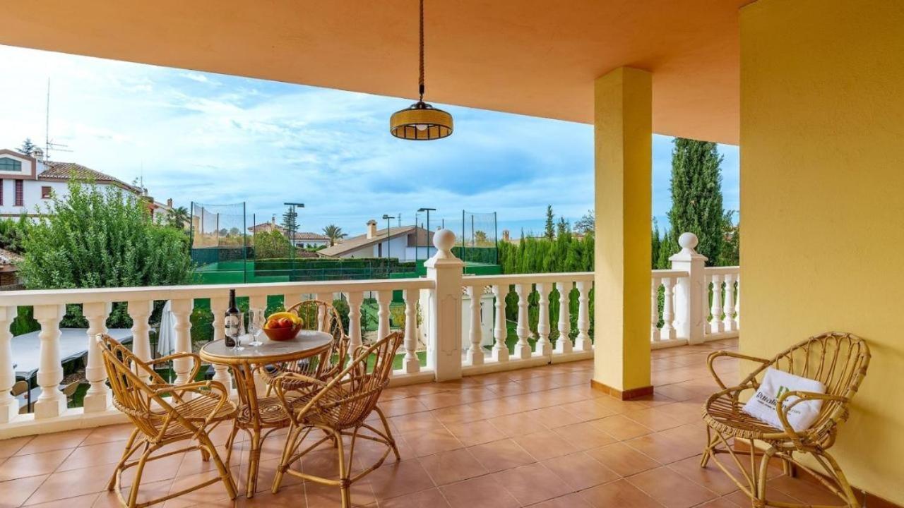 Villa De La Acacia Gojar Екстериор снимка