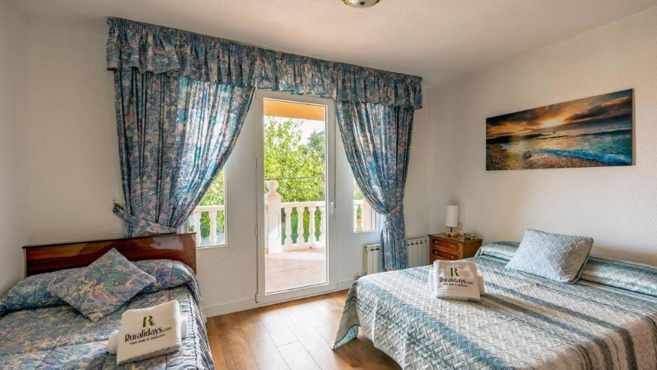 Villa De La Acacia Gojar Екстериор снимка
