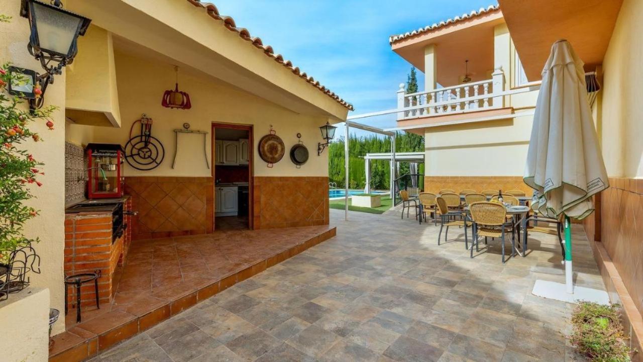 Villa De La Acacia Gojar Екстериор снимка