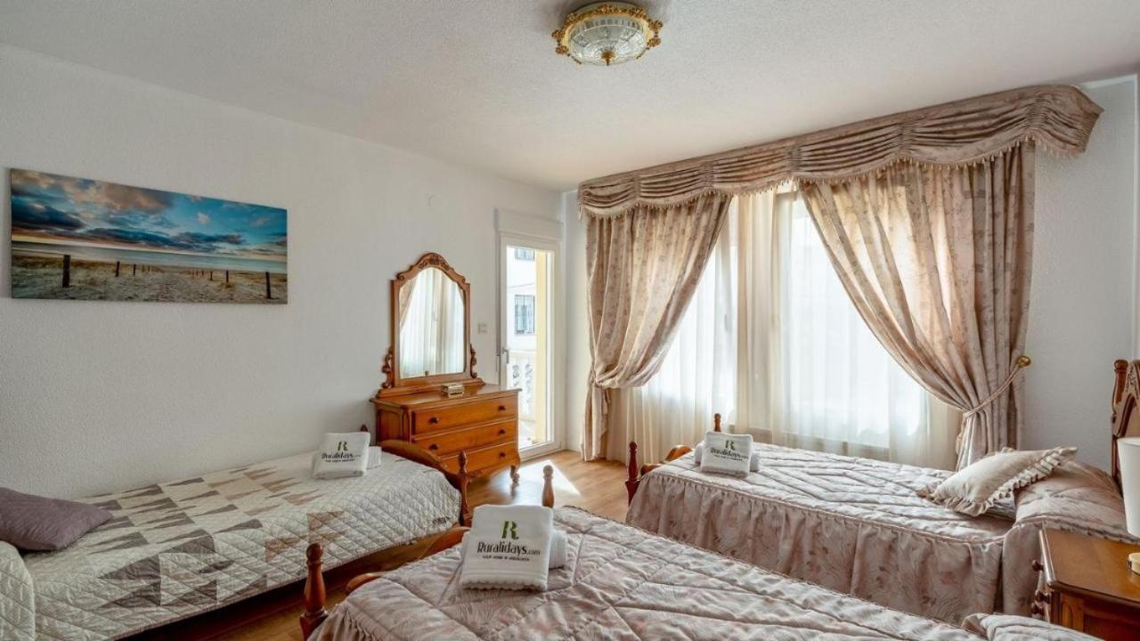 Villa De La Acacia Gojar Екстериор снимка