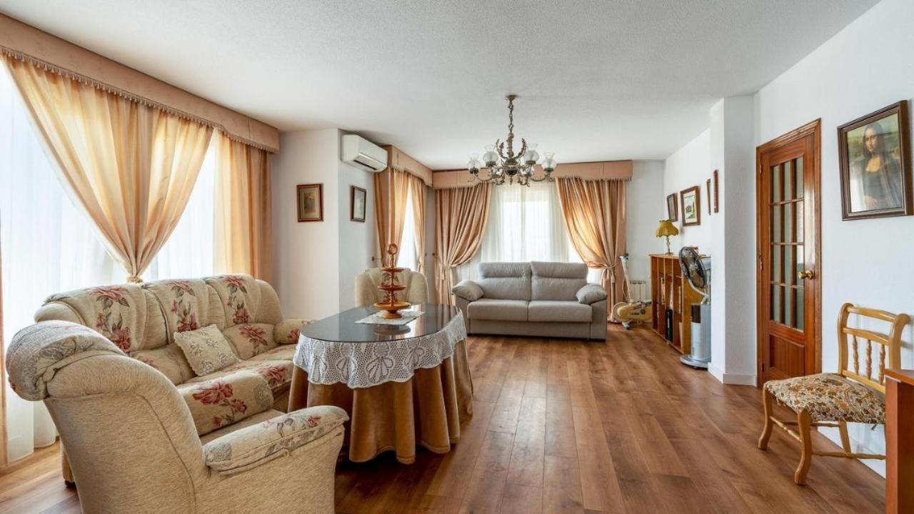 Villa De La Acacia Gojar Екстериор снимка