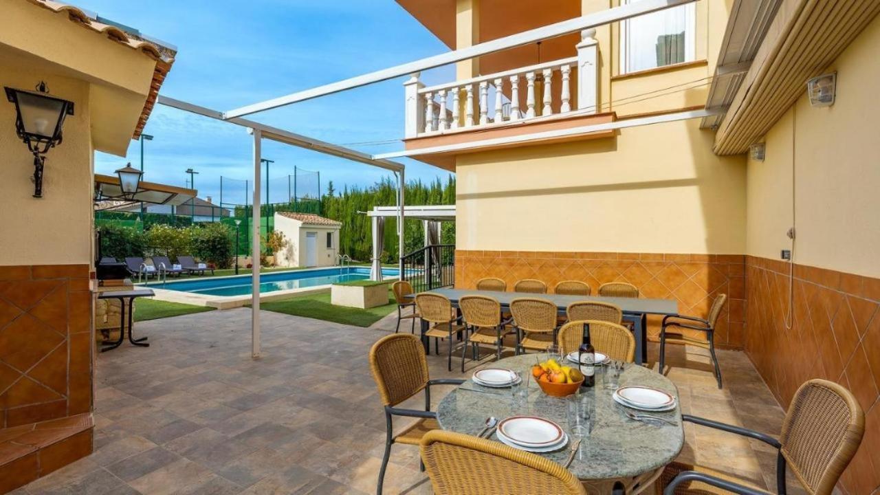 Villa De La Acacia Gojar Екстериор снимка