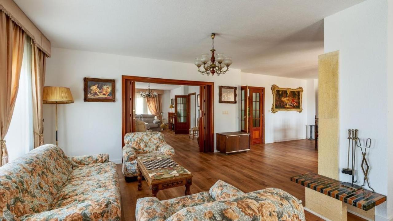 Villa De La Acacia Gojar Екстериор снимка