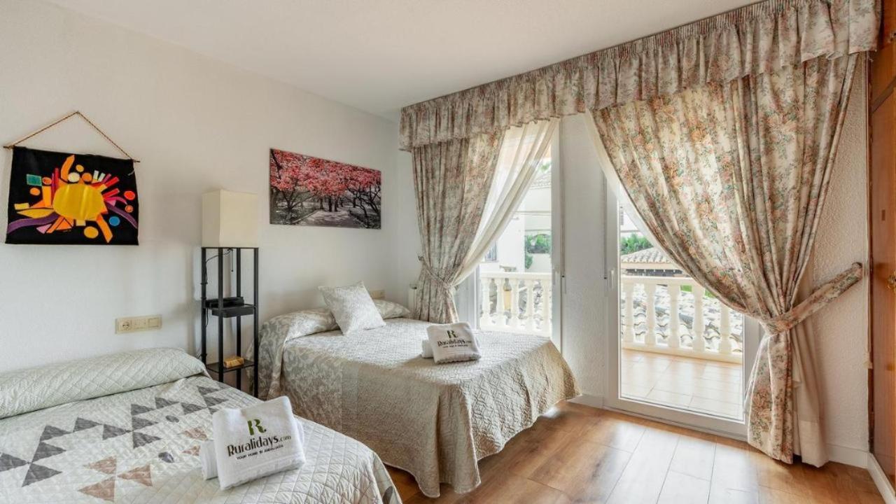 Villa De La Acacia Gojar Екстериор снимка