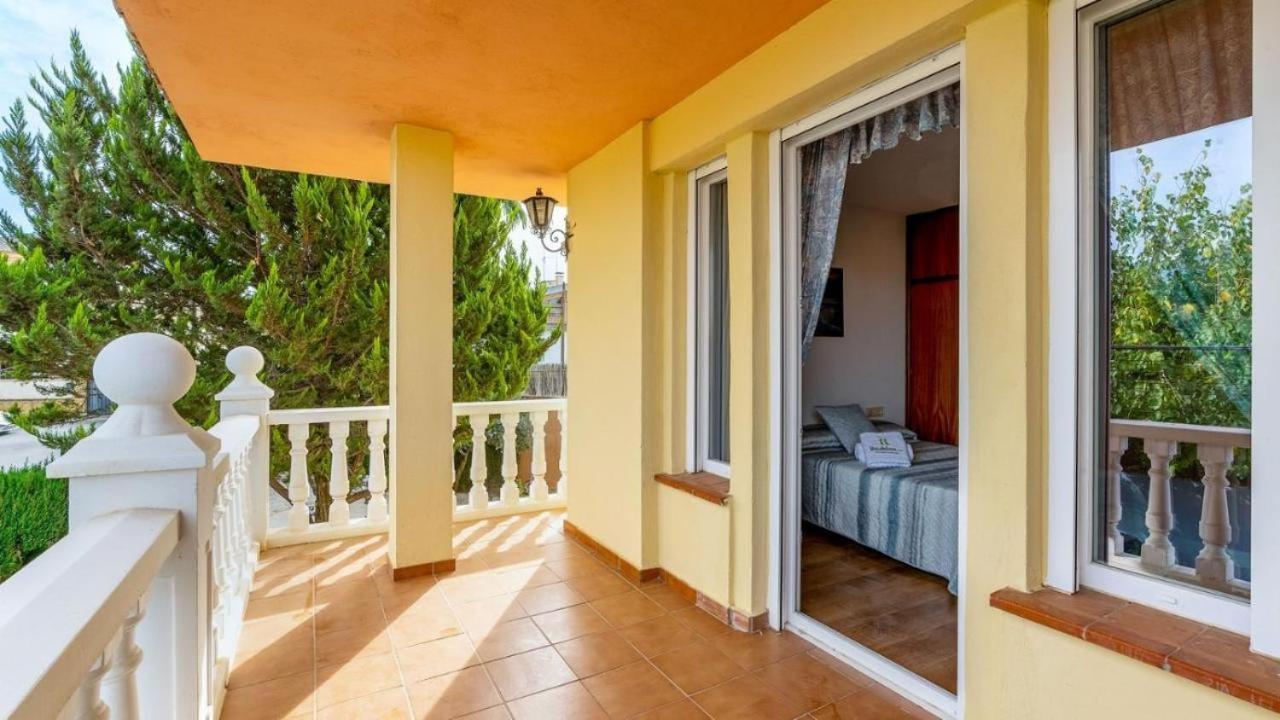 Villa De La Acacia Gojar Екстериор снимка