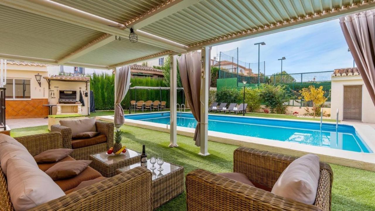 Villa De La Acacia Gojar Екстериор снимка